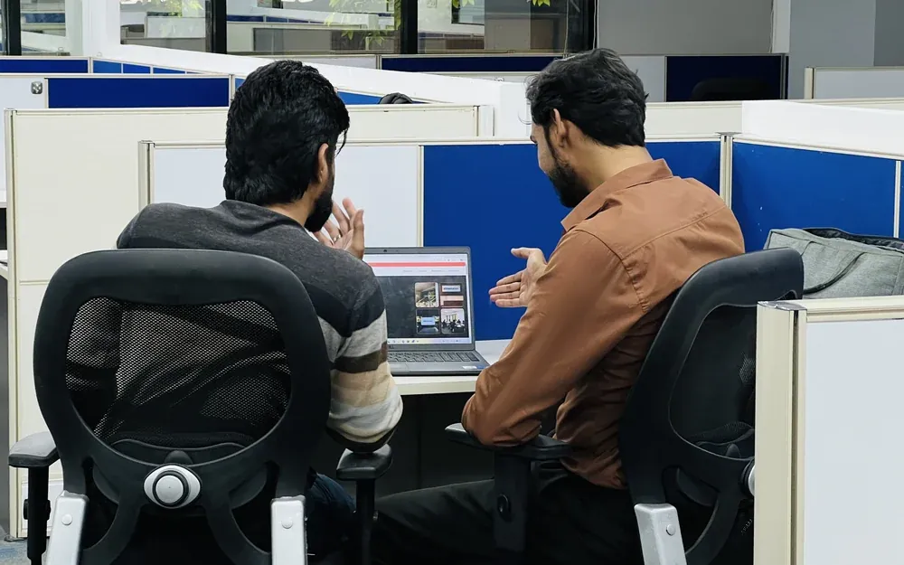 One-to-one SAP mentoring at a desk