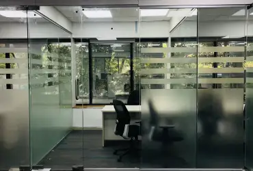Individual mentoring room and glass cabin for individual SAP training consulting.