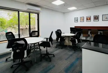 Collaborative group discussion and project practice area at Dimension SAP Training institute.